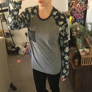 Floral baseball tee with pocket